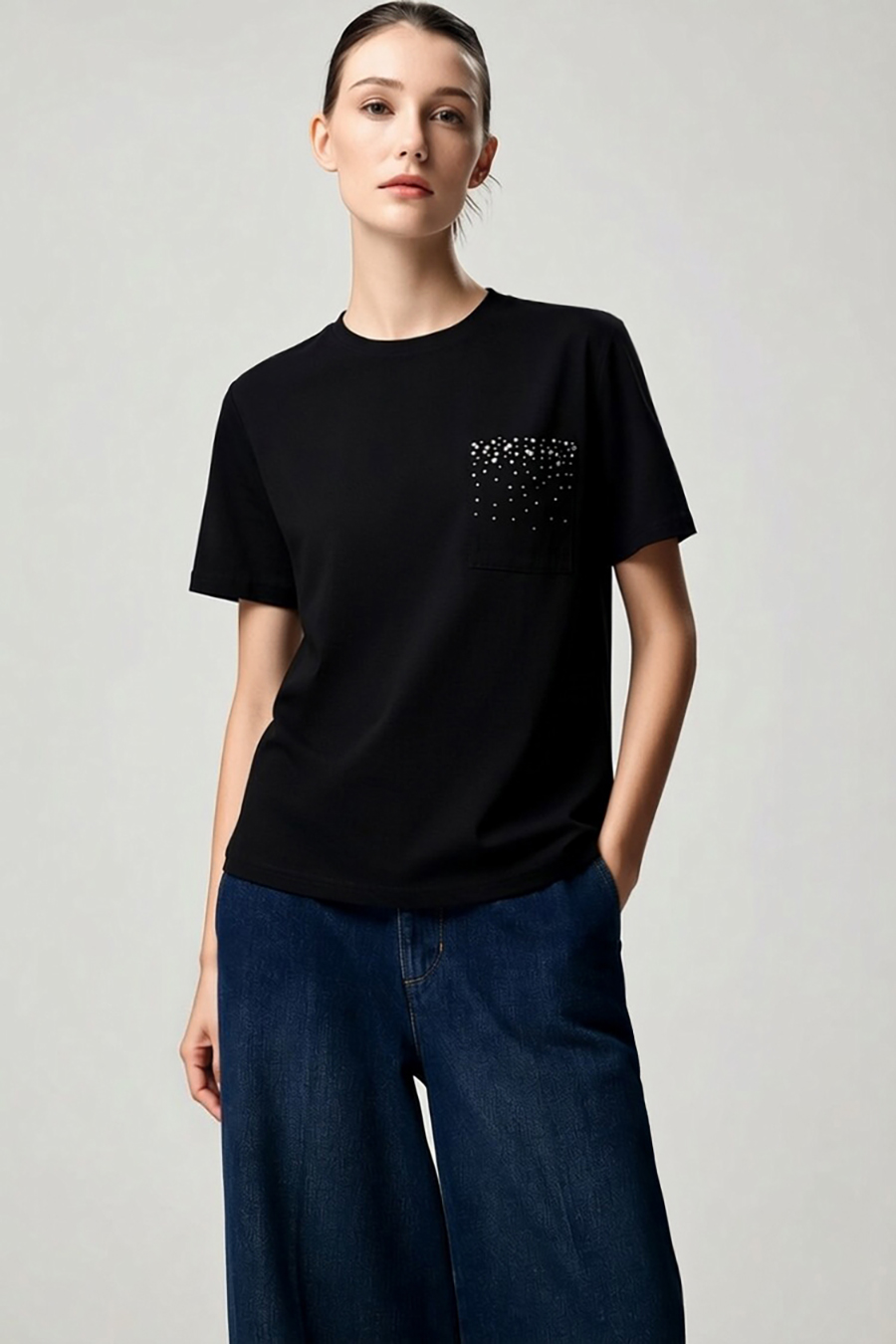 Rhinestone Pocket Crew Neck T-shirt|AMII