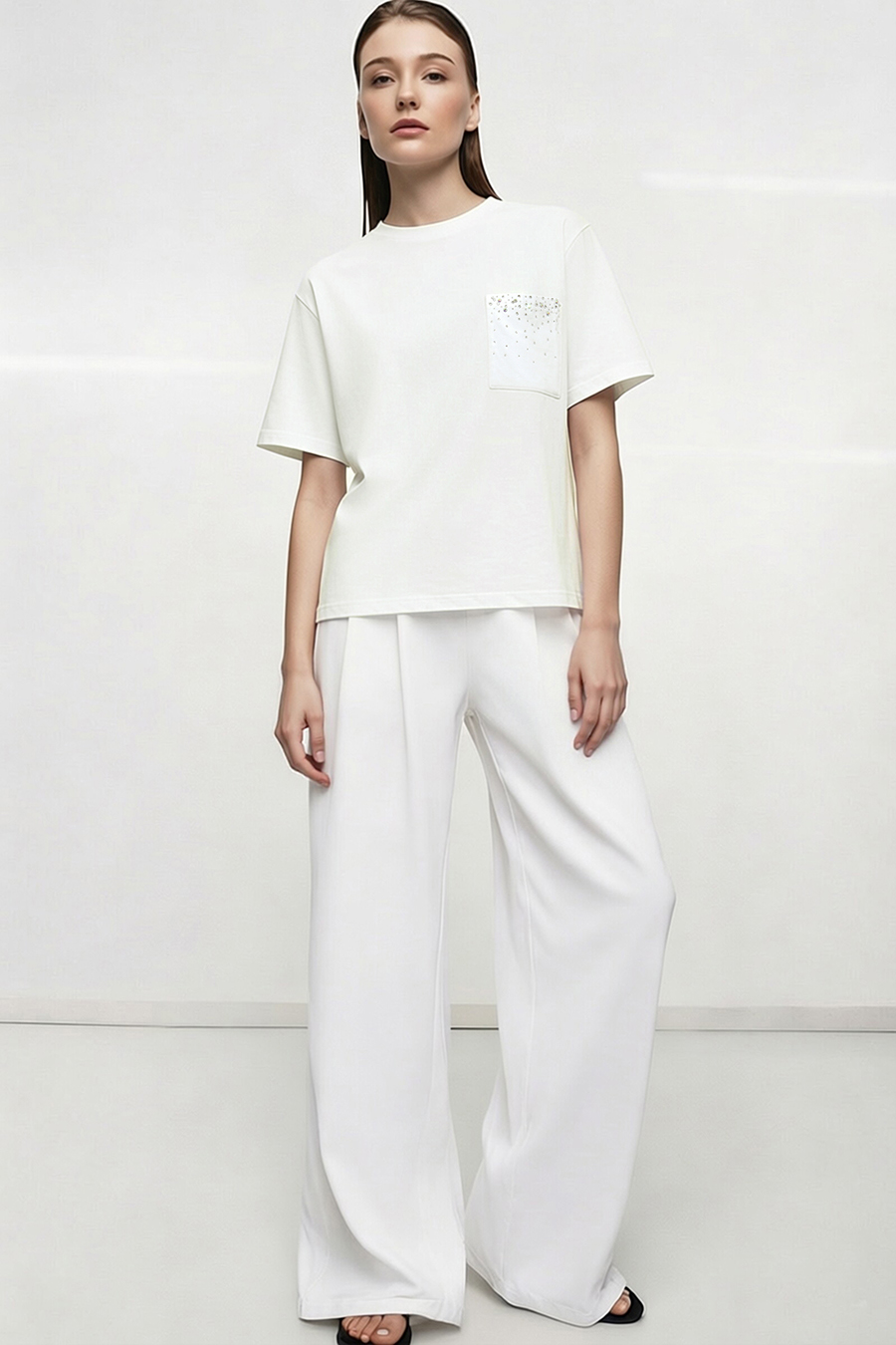 Rhinestone Pocket Crew Neck T-shirt|AMII