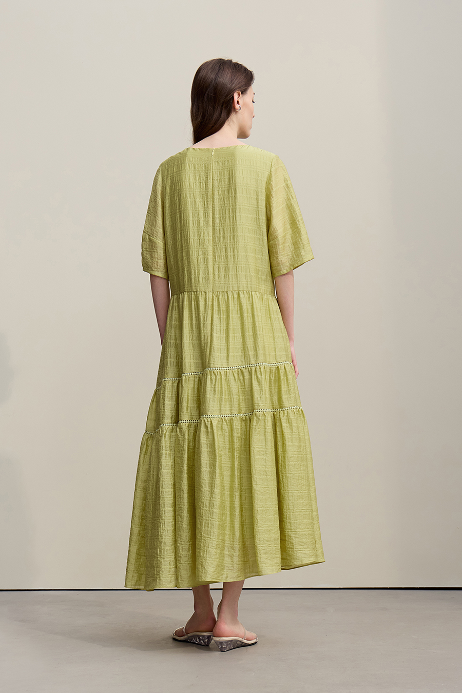 Round Neck Three-Quarter Sleeve Dress|AMII