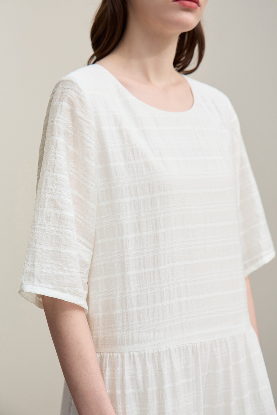 Round Neck Three-Quarter Sleeve Dress|AMII
