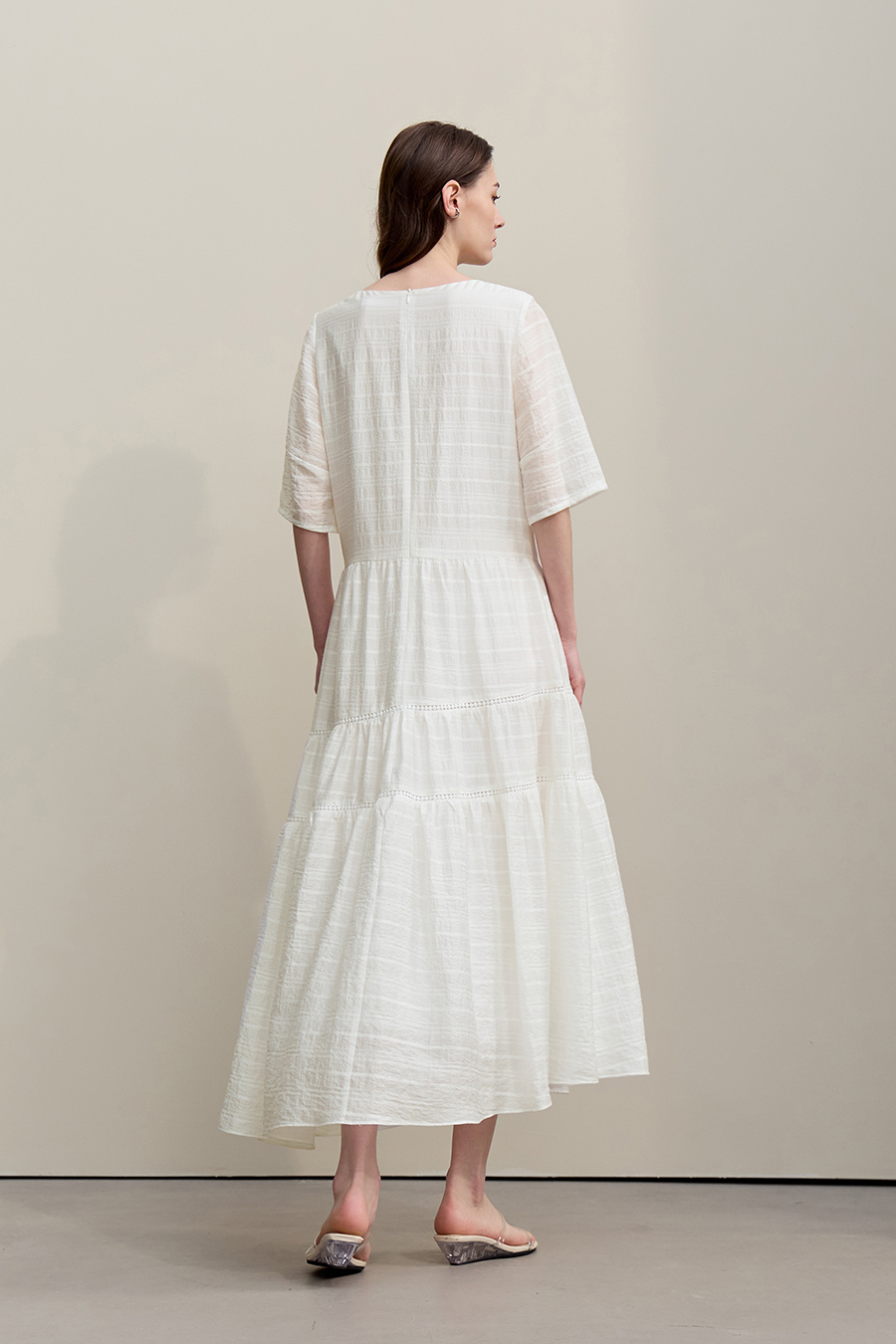 Round Neck Three-Quarter Sleeve Dress|AMII