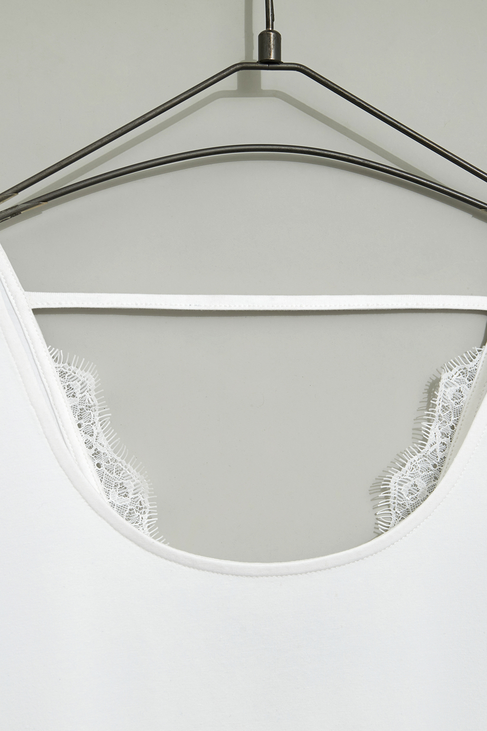 Lace Spliced Backless T-shirt