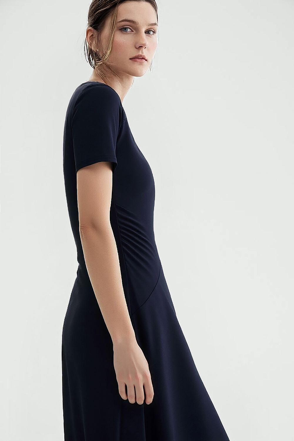 Asymmetric Neck Waist Slim Knit Dress|AMII