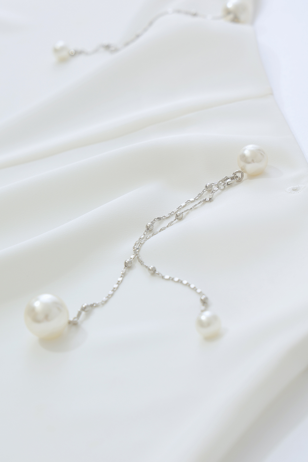 Beaded Chain Chiffon Blouse|AMII