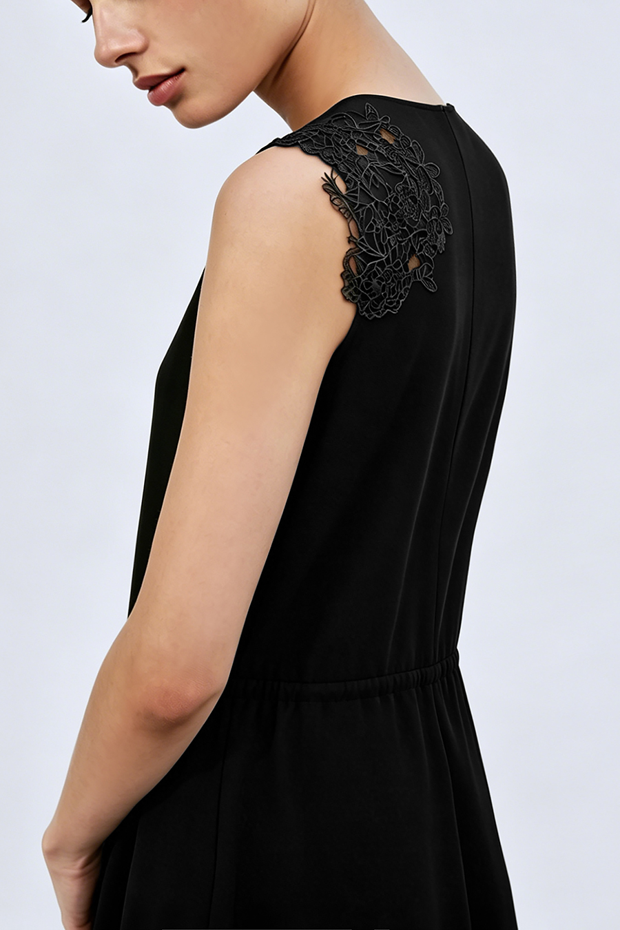 Lace Spliced V-neck Dress|AMII