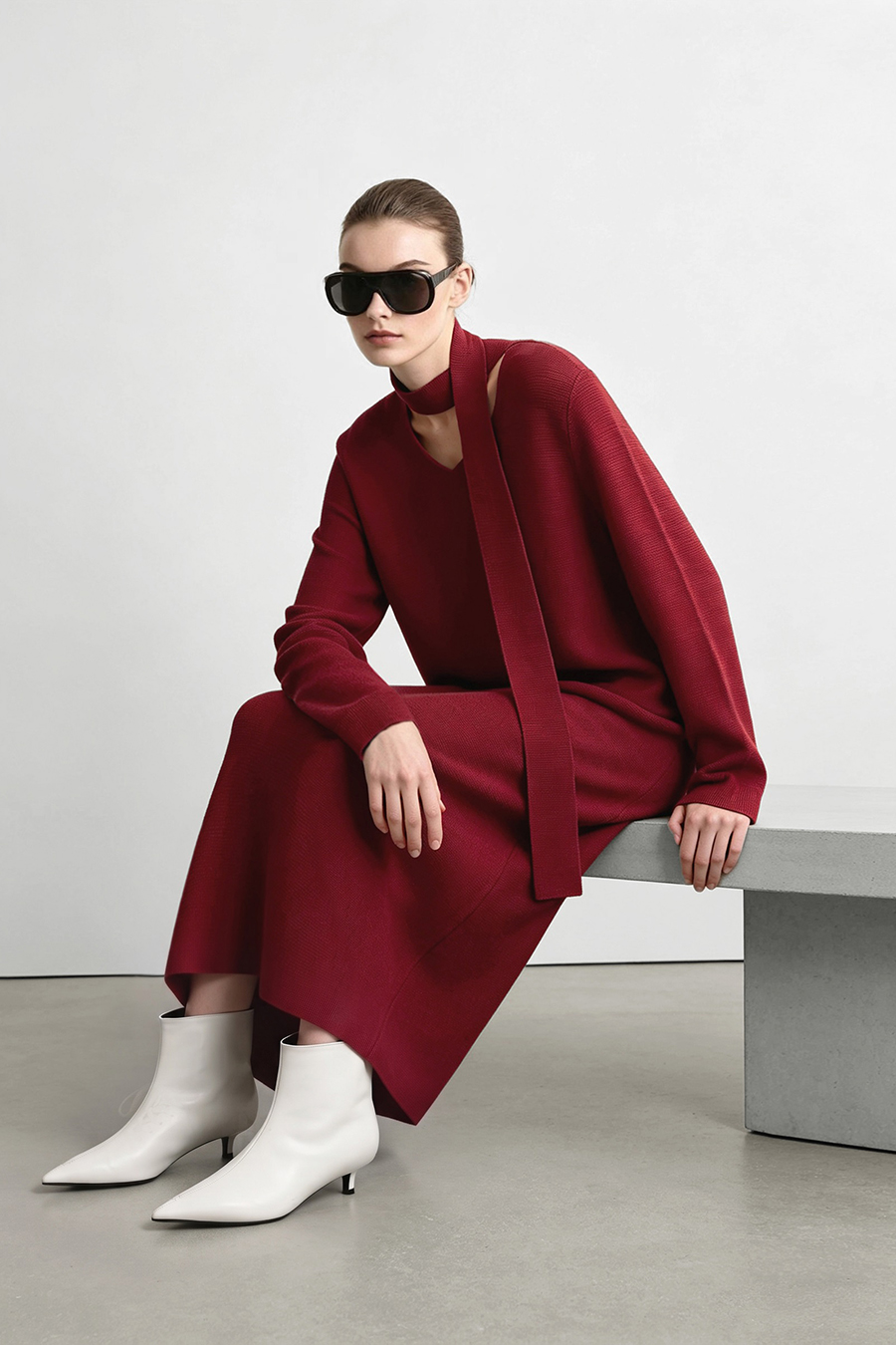 V-Neck Belted Dress|AMII