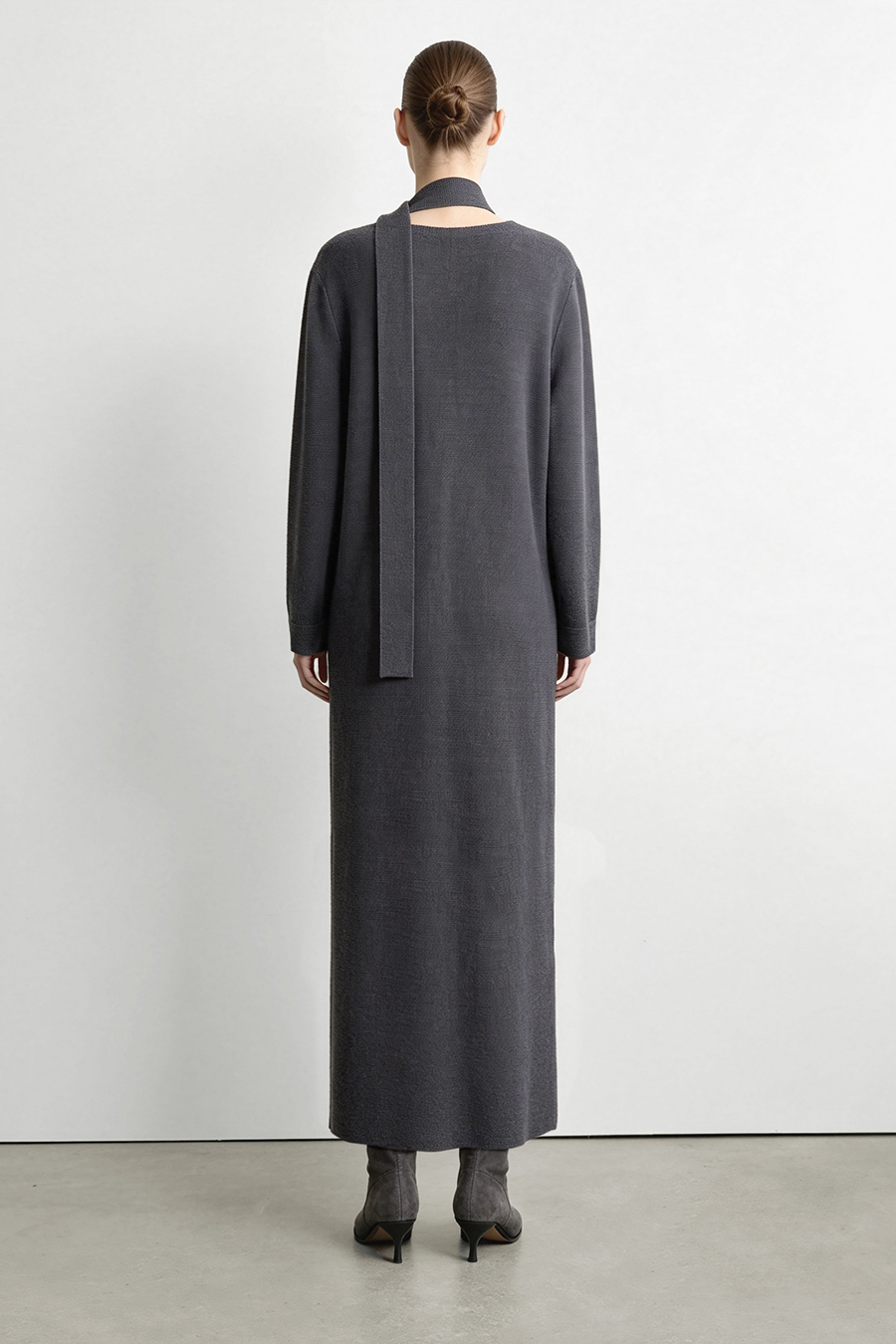 V-Neck Belted Dress|AMII