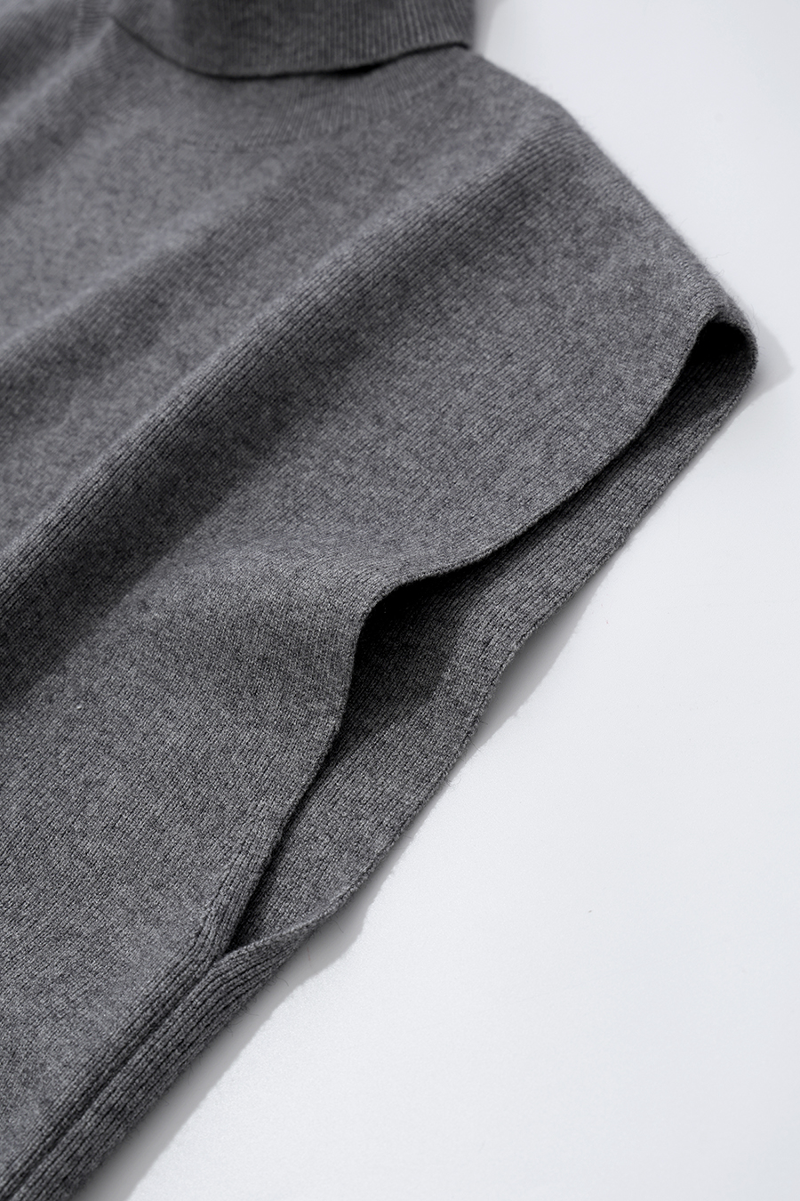 Turtleneck Wide Shoulder Cap Sleeve Knit Vest | AMII
