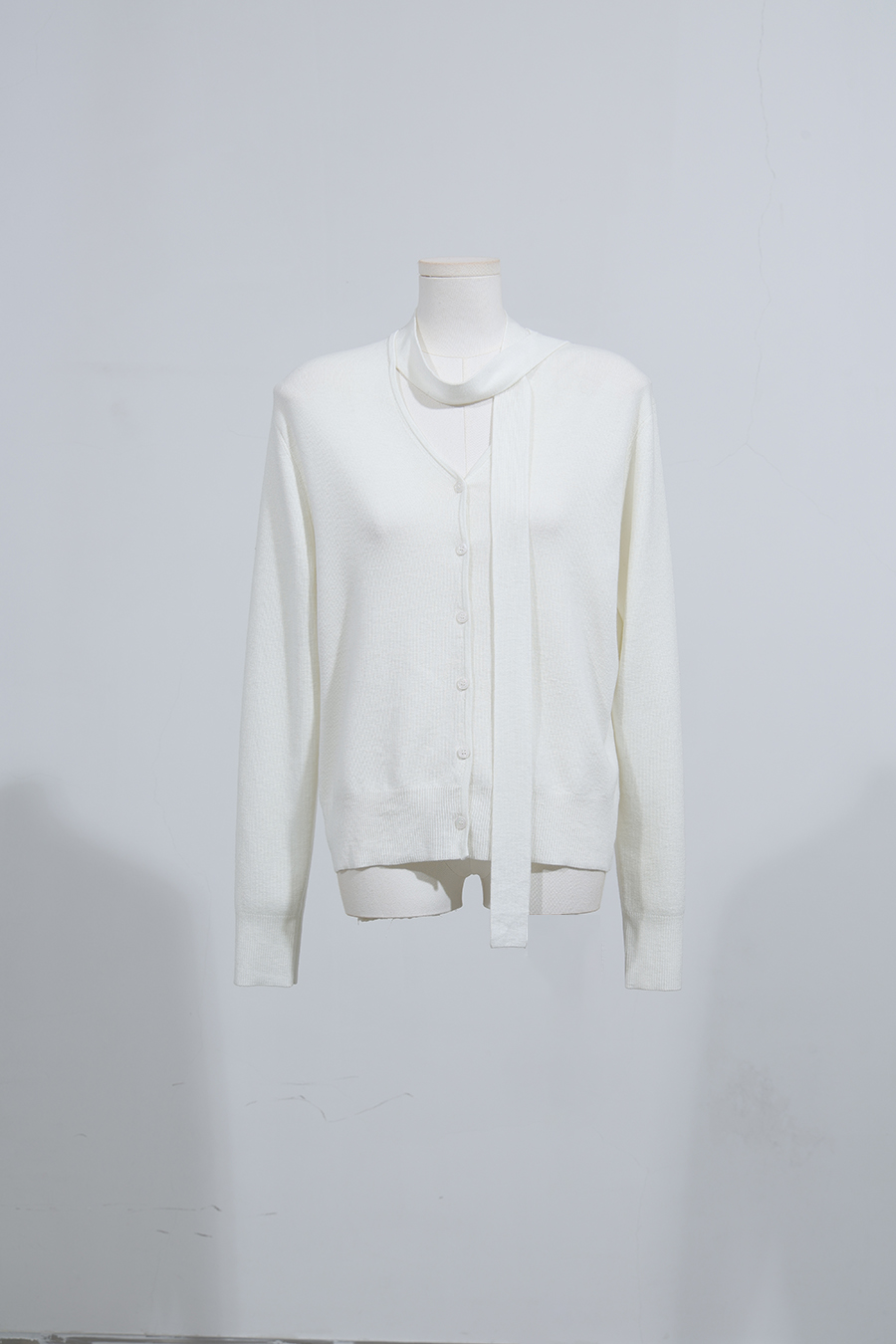 V-Neck Ribbon Knit Cardigan | AMII