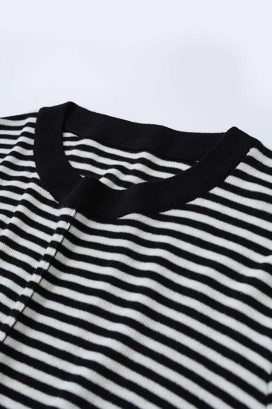Crew Neck Slit Striped Sweater | AMII