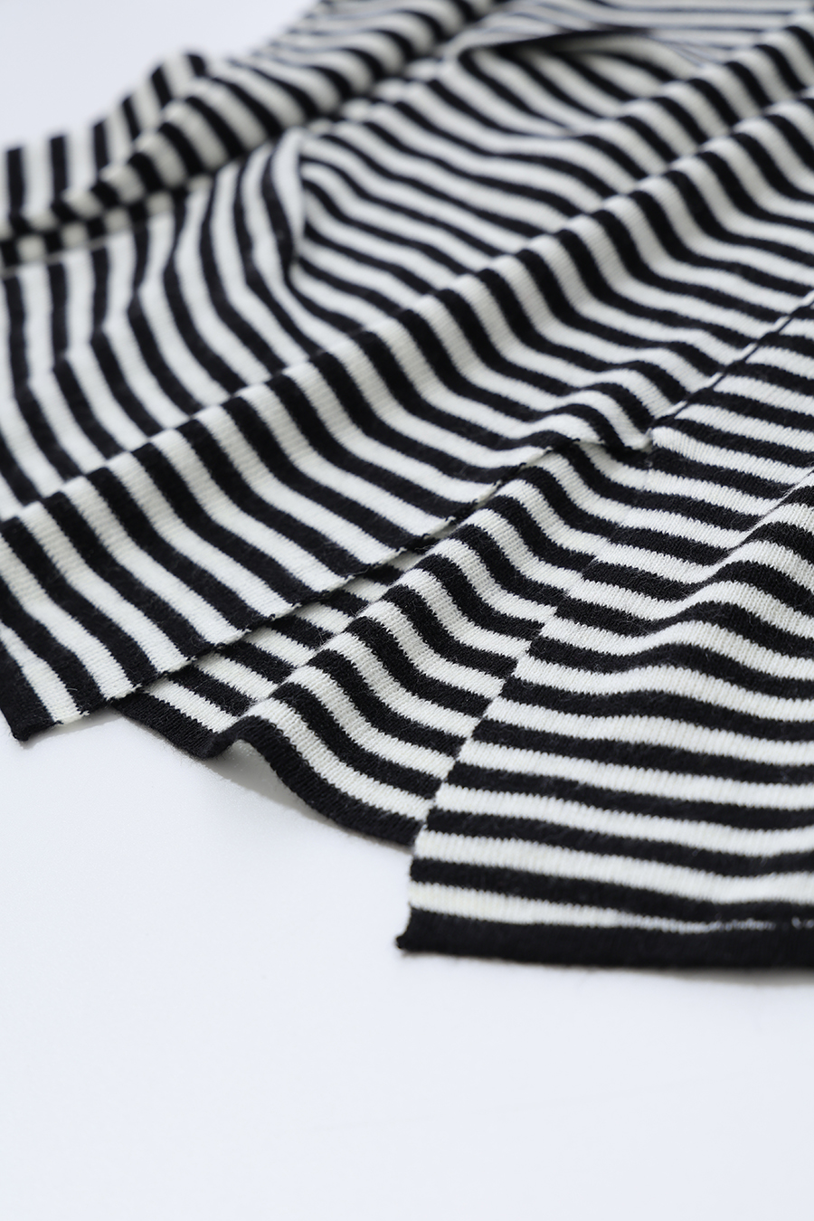 Crew Neck Slit Striped Sweater | AMII