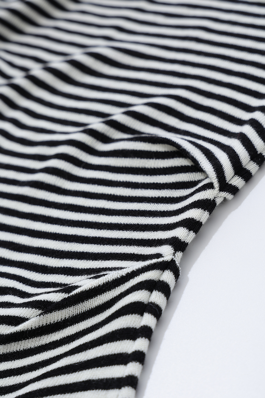 Crew Neck Slit Striped Sweater | AMII