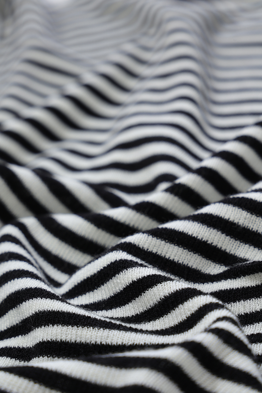 Crew Neck Slit Striped Sweater | AMII