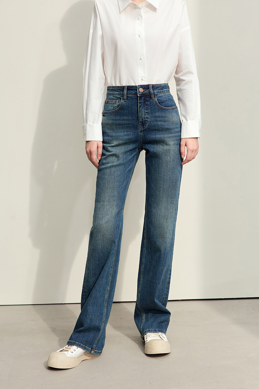 Versatile Straight Leg Jeans | AMII