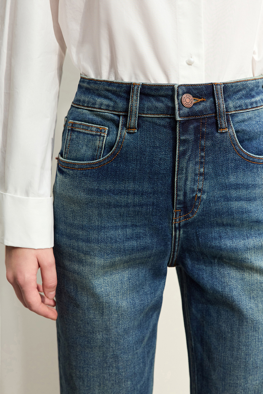 Versatile Straight Leg Jeans | AMII