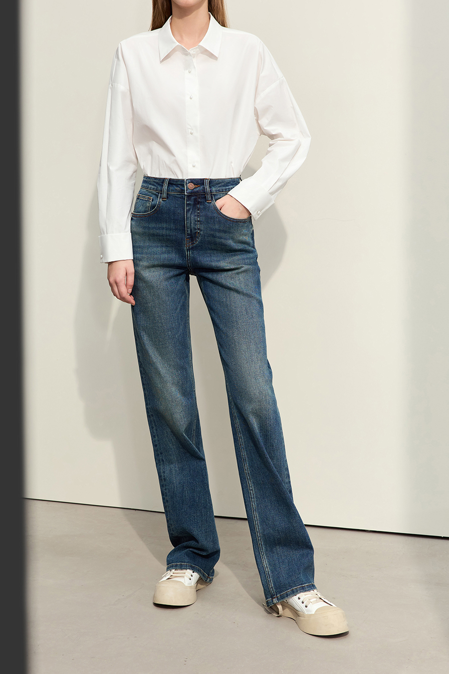 Versatile Straight Leg Jeans | AMII