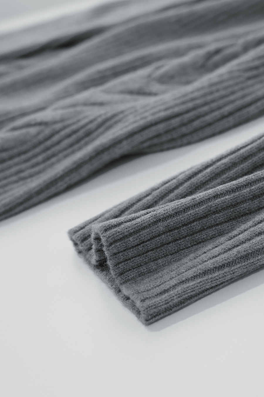 V-Neck Cable Knit Dress | AMII