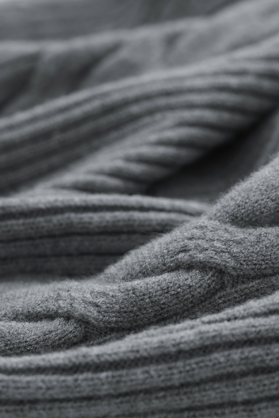 V-Neck Cable Knit Dress | AMII