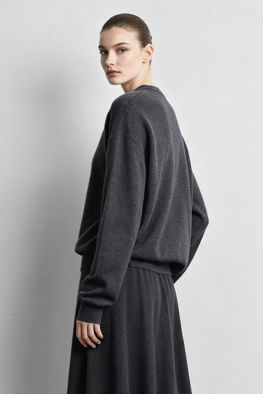 Crew Neck Loose-Fit Long Sleeve Sweater|AMII