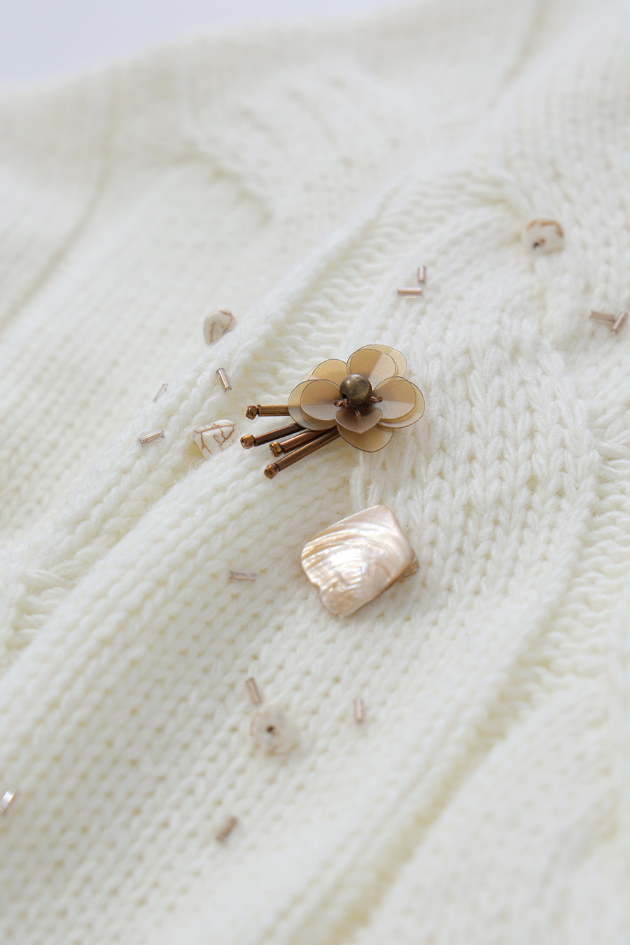 Bead-Embellished Floral Knit Sweater|AMII