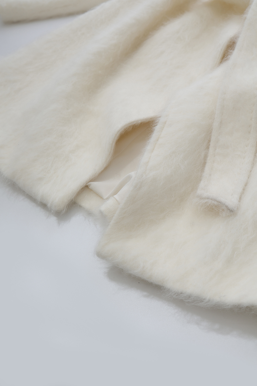 Belted Wool Coat with Lapel Collar|AMII