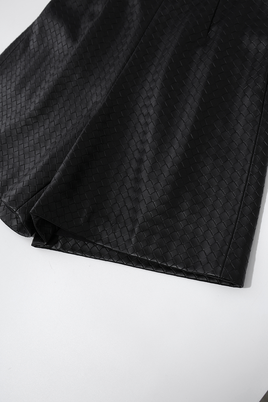 Textured Eco‑Leather Shorts|AMII