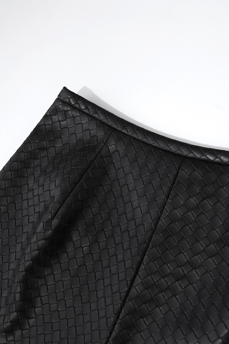Textured Eco‑Leather Shorts|AMII