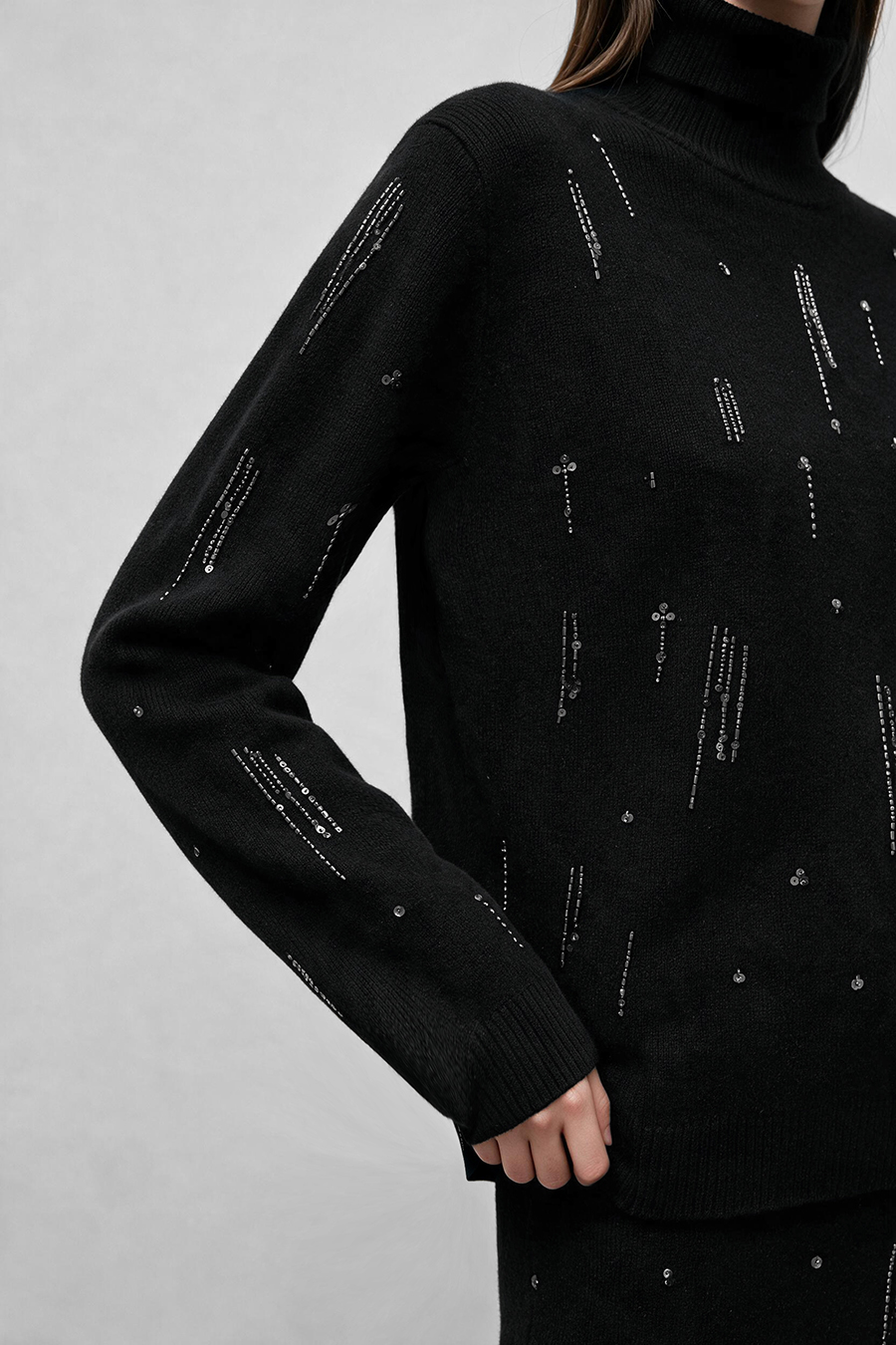 Tube Bead & Sequin Embellished Sweater|AMII