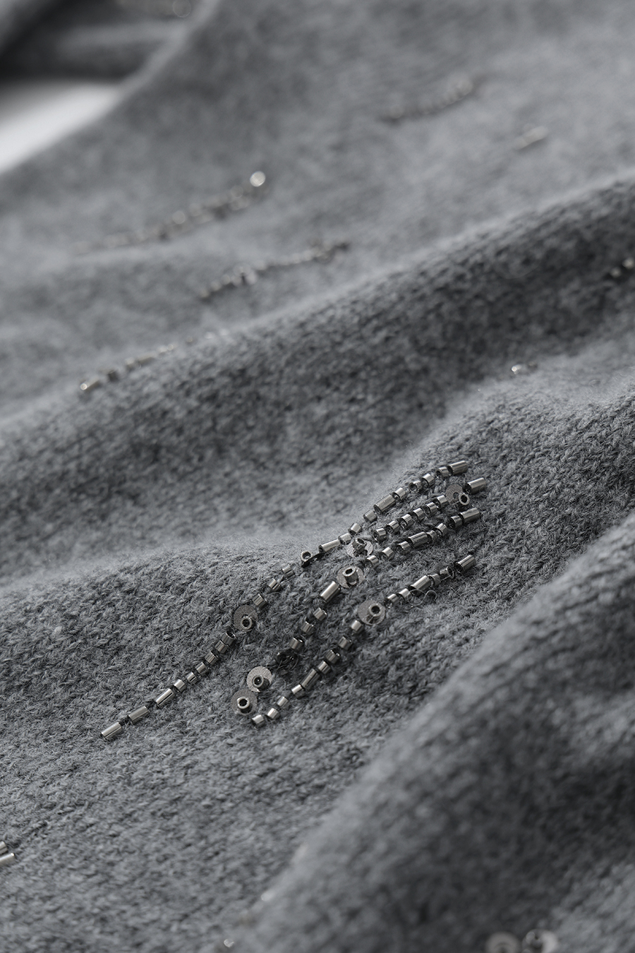 Tube Bead & Sequin Embellished Sweater|AMII