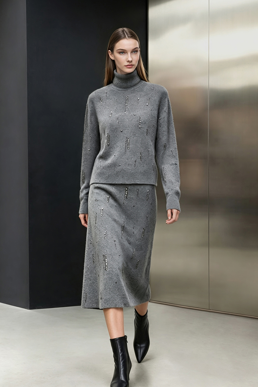 Tube Bead & Sequin Embellished Sweater|AMII