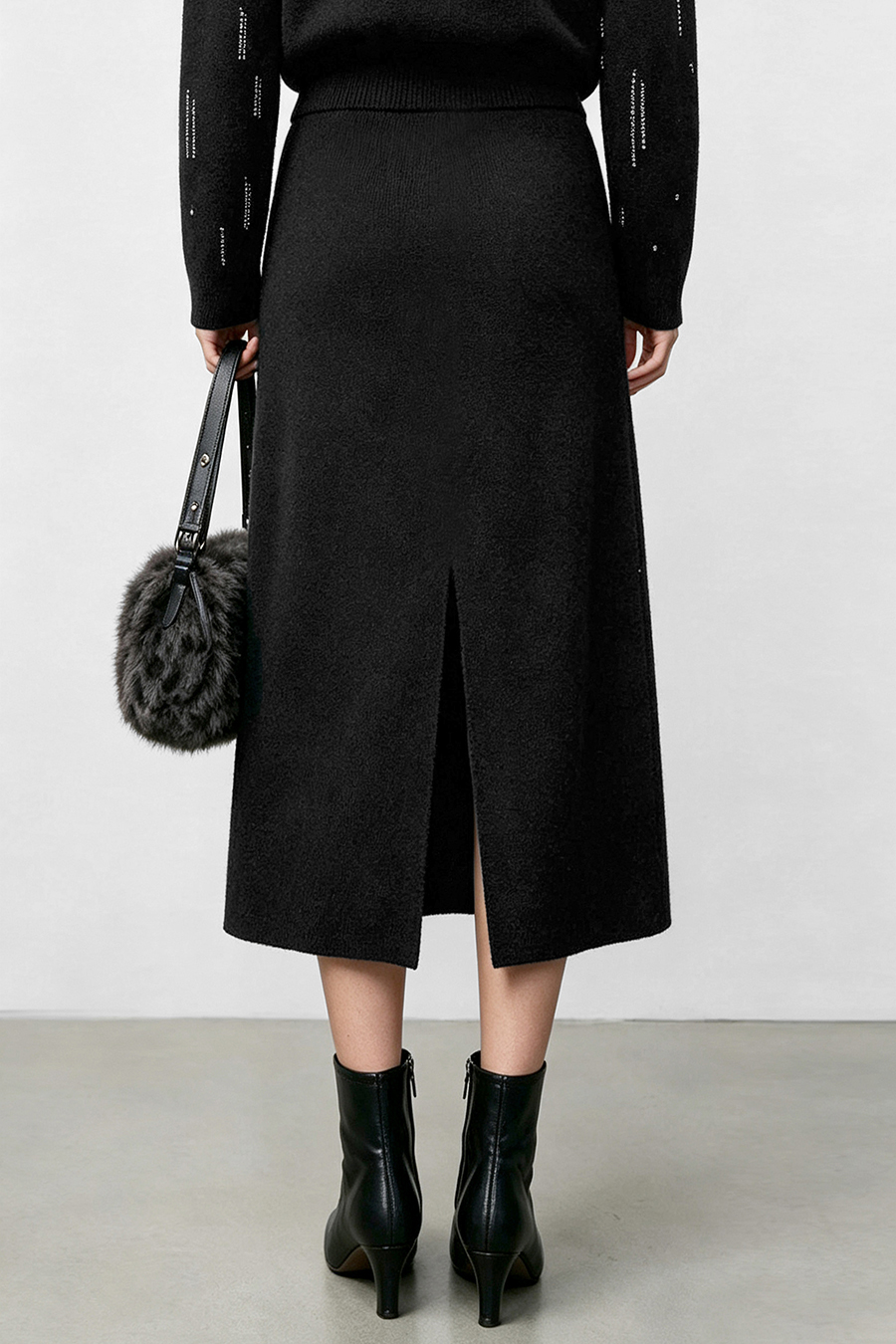 Beaded Embroidered Slit Skirt|AMII