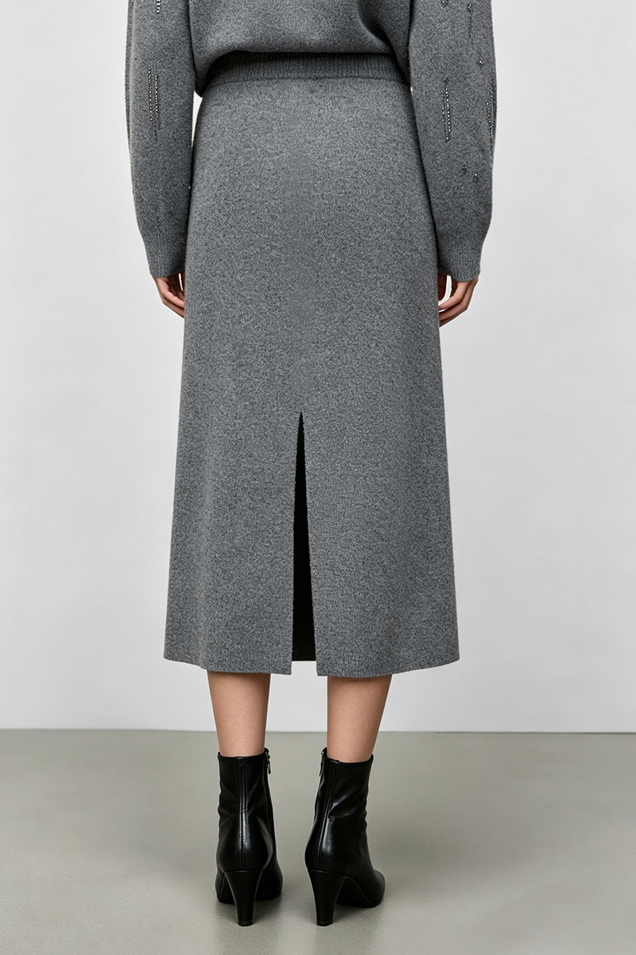 Beaded Embroidered Slit Skirt|AMII