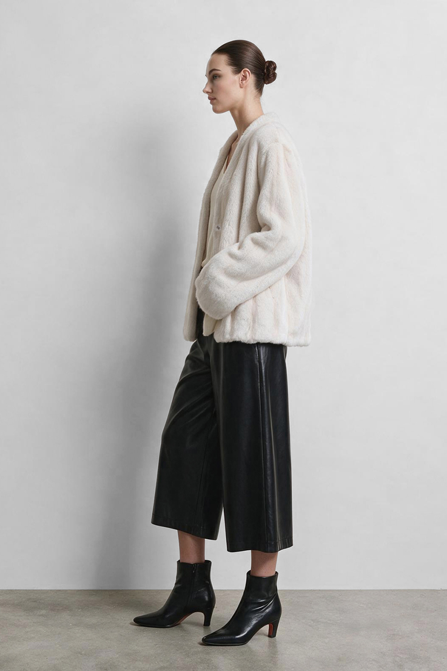 Light Luxury V-Neck Eco Fur Coat|AMII