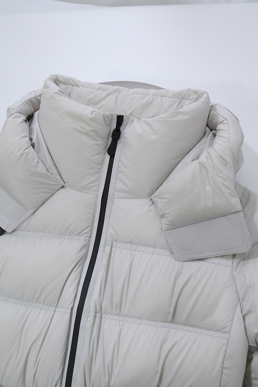 Hooded Belted Down Jacket|AMII