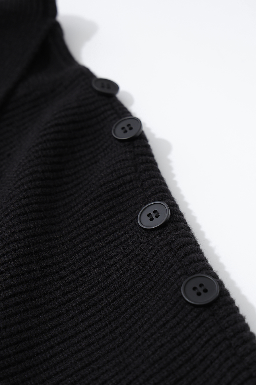 Relaxed Slanted Turtleneck Knit Sweater|AMII