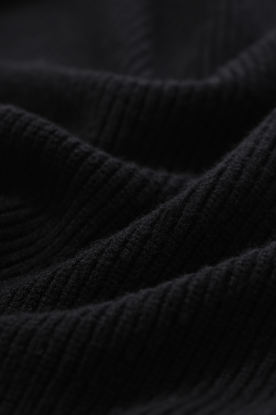 Relaxed Slanted Turtleneck Knit Sweater|AMII