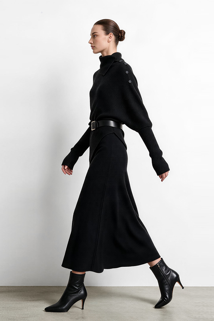 Relaxed Slanted Turtleneck Knit Sweater|AMII