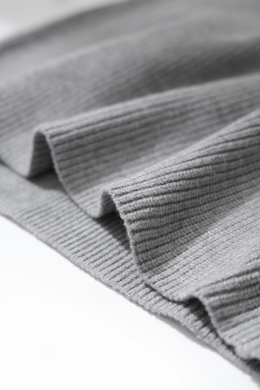 Double-Layer V-Neck Drop-Shoulder Sweater|AMII