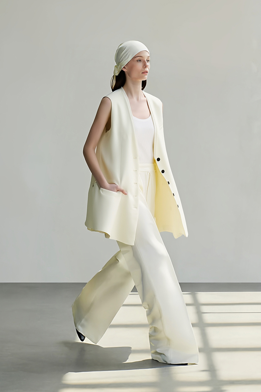 V-neck mid-length waistcoat|AMII