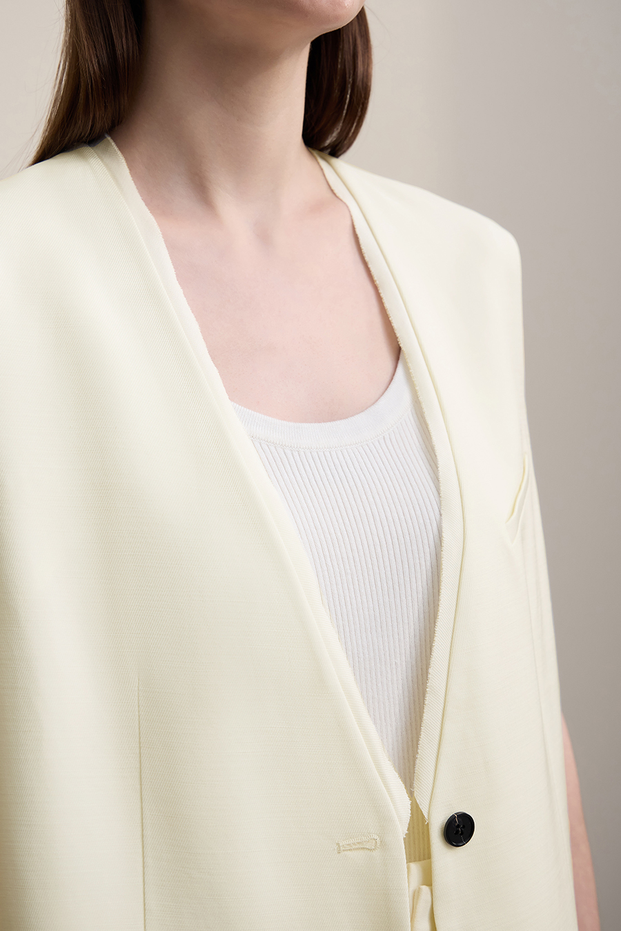 V-neck mid-length waistcoat|AMII