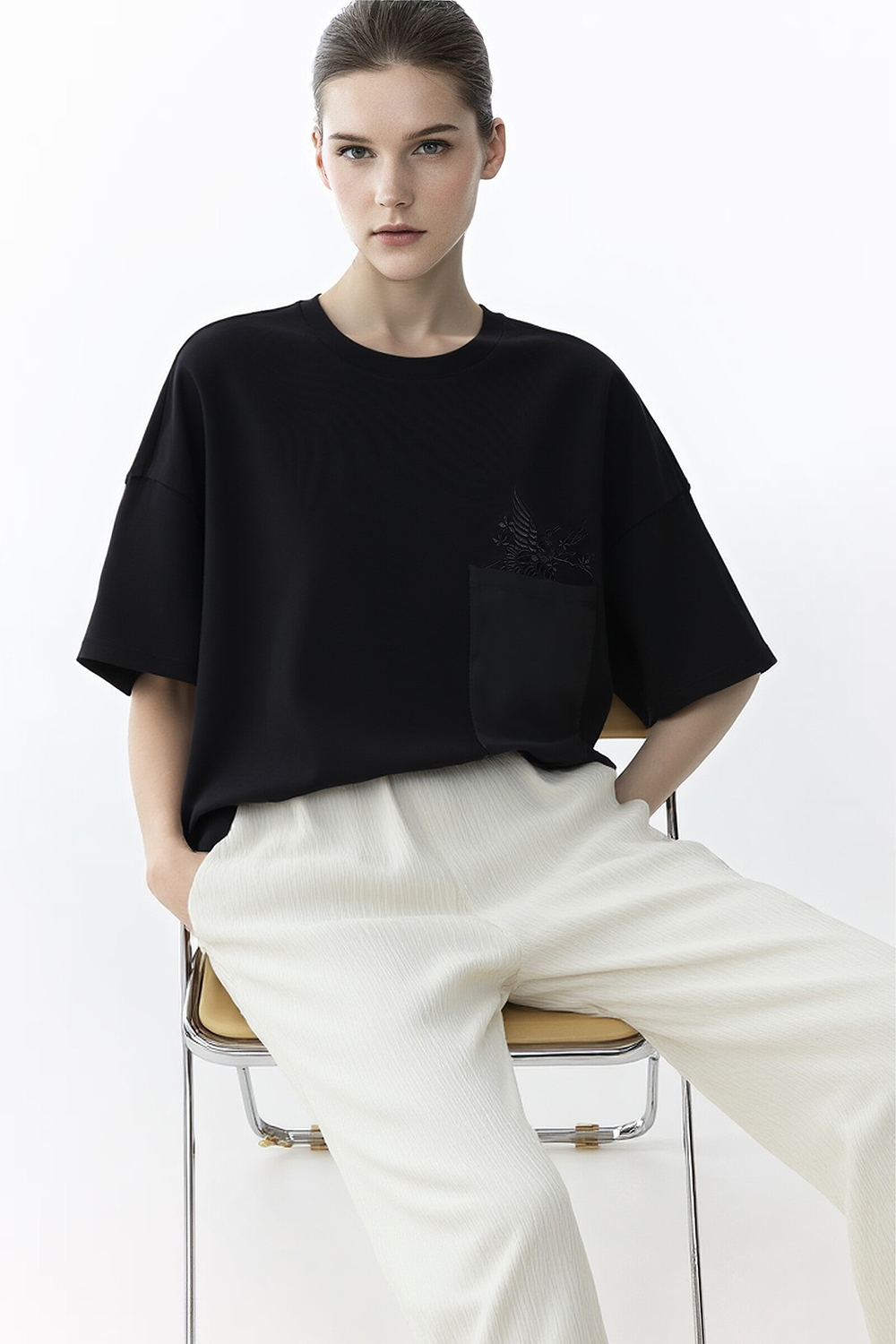 Satin Patch Pocket Embroidered T-Shirt|AMII