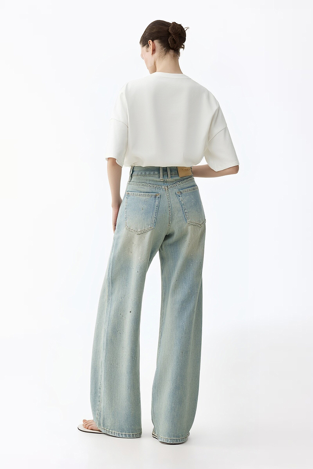 Satin Patch Pocket Embroidered T-Shirt|AMII