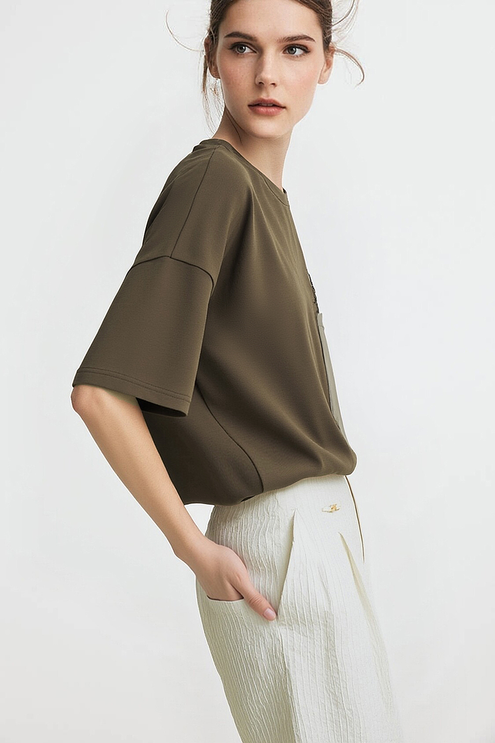 Satin Patch Pocket Embroidered T-Shirt|AMII