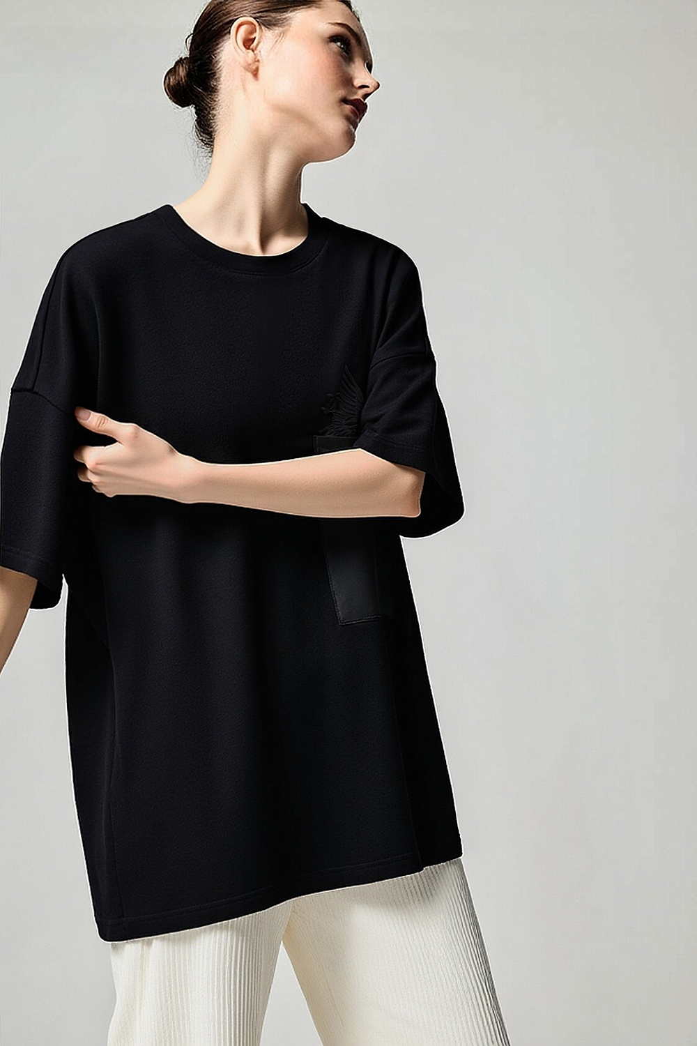 Satin Patch Pocket Embroidered T-Shirt|AMII