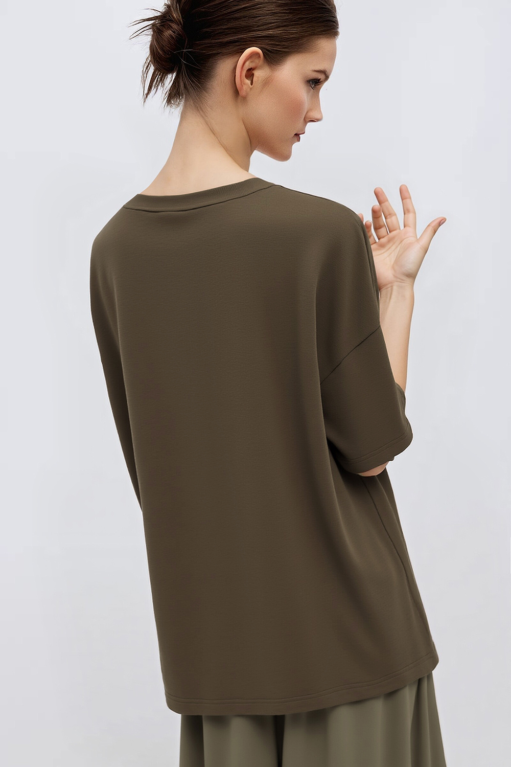 Satin Patch Pocket Embroidered T-Shirt|AMII