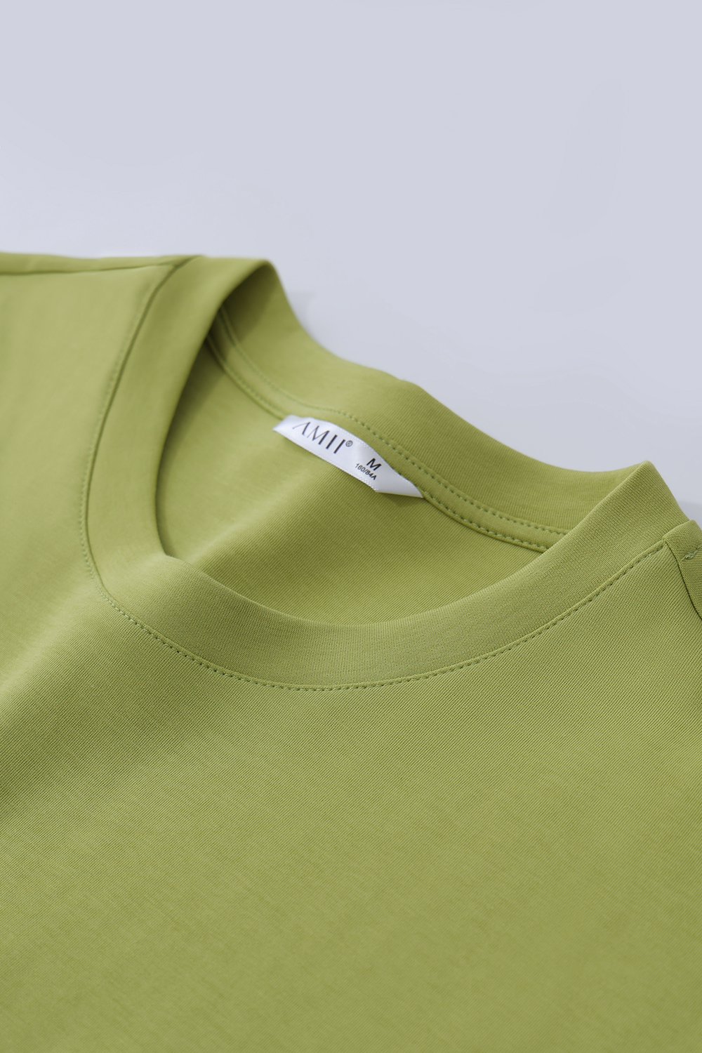 Satin Patch Pocket Embroidered T-Shirt|AMII