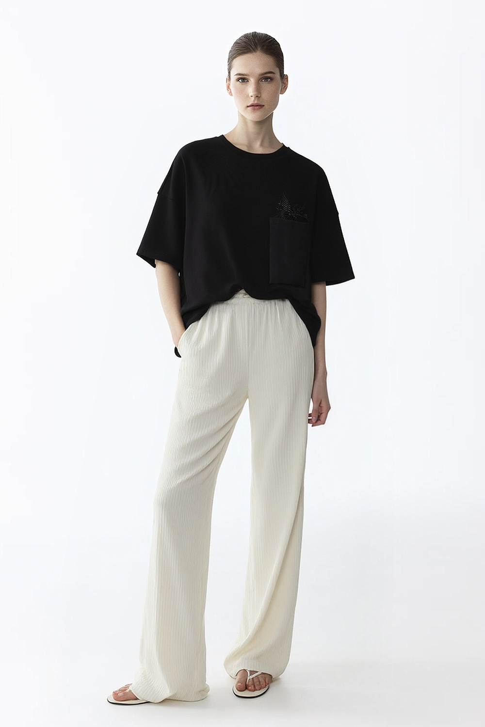 Satin Patch Pocket Embroidered T-Shirt|AMII
