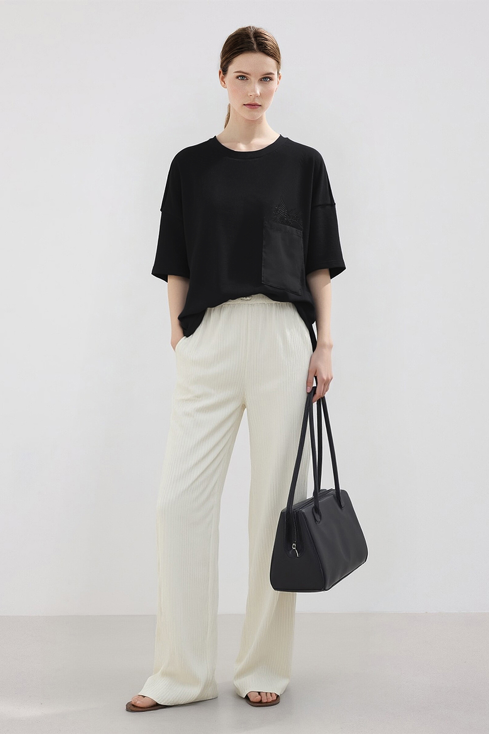 Satin Patch Pocket Embroidered T-Shirt|AMII