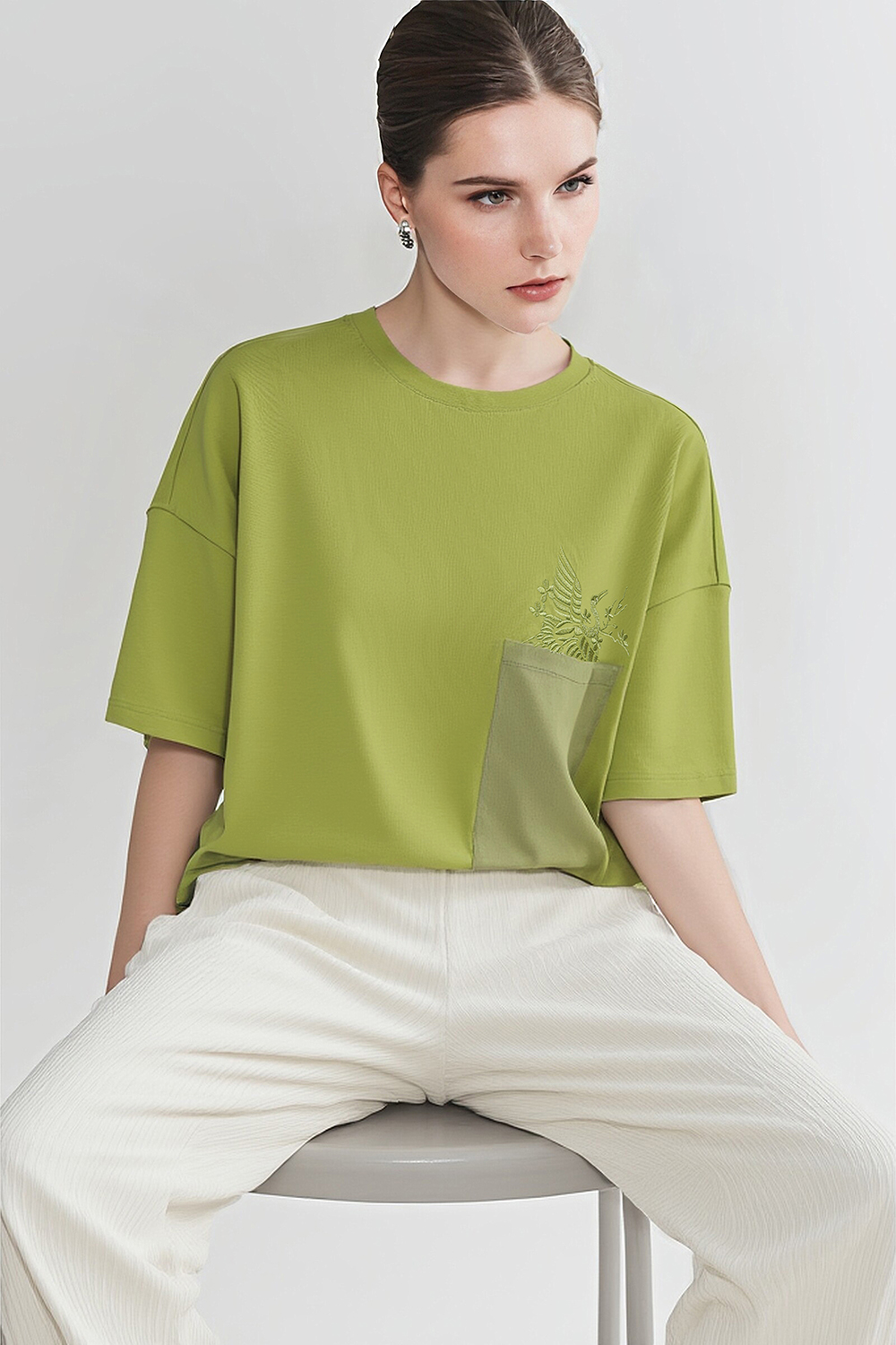 Satin Patch Pocket Embroidered T-Shirt|AMII