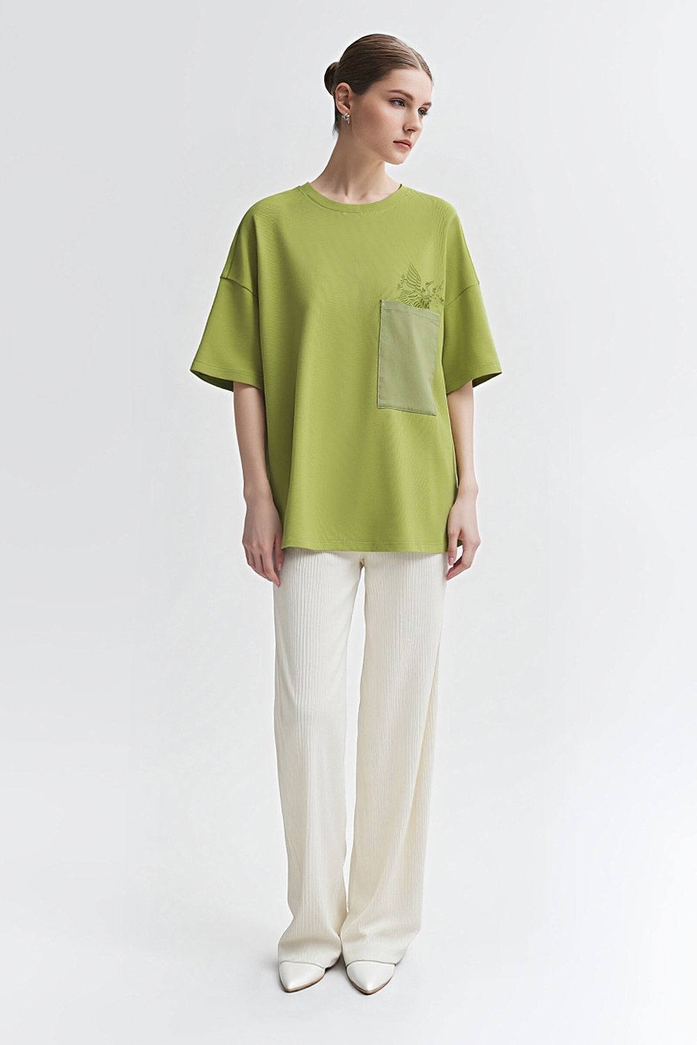 Satin Patch Pocket Embroidered T-Shirt|AMII